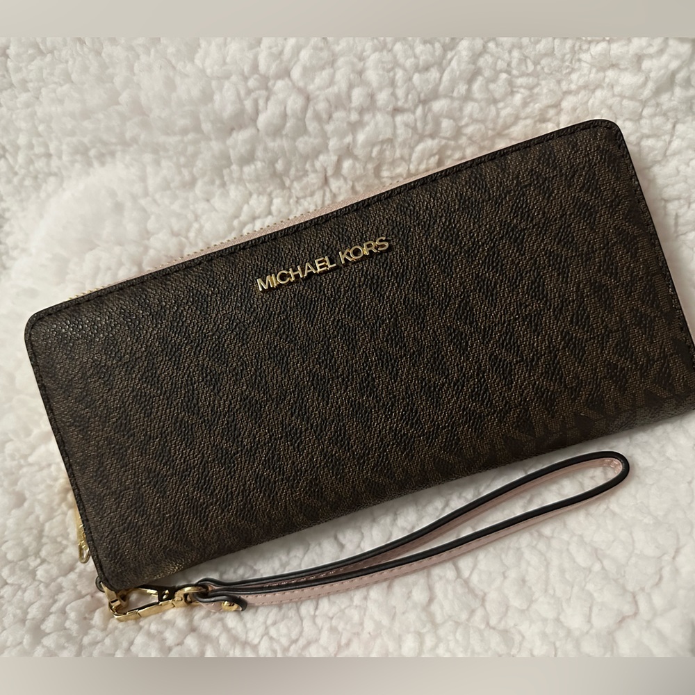 Michael Kors Large Continental Wallet Wristlet
Brown/Light Pink